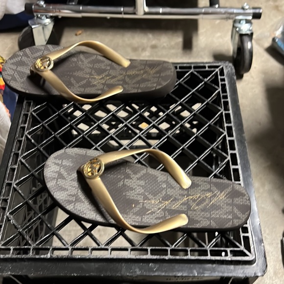 Michael Kors slides - Picture 3 of 6